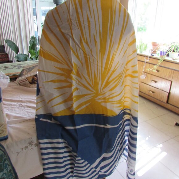 Lancome wrap, collectible - Picture 3 of 4